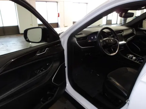 More photos of 2022 Jeep Grand Cherokee Altitude at Gene Steffy Chrysler Dodge Jeep RAM, NE