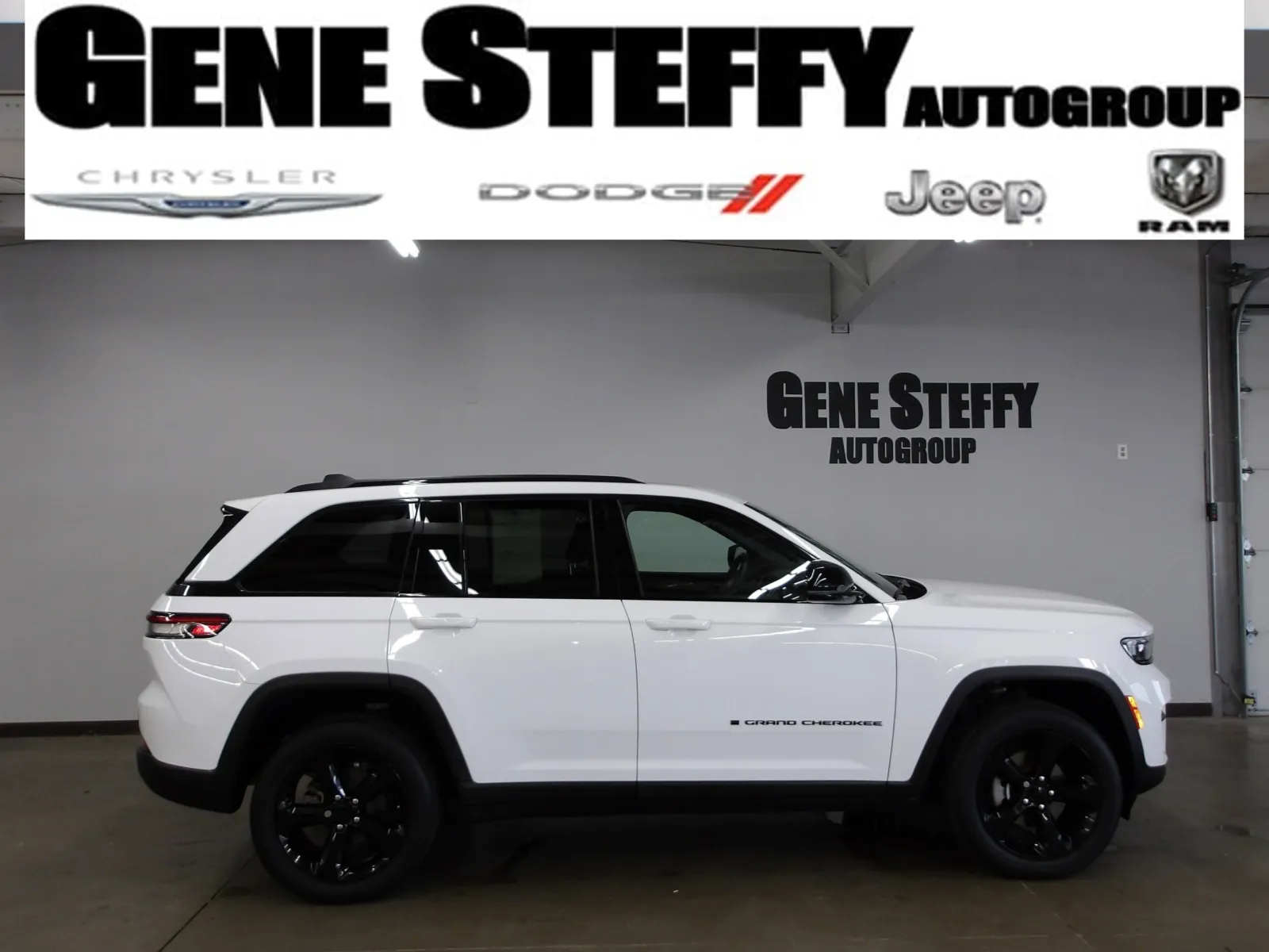 2022 Jeep Grand Cherokee Altitude's photo