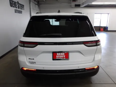 More photos of 2022 Jeep Grand Cherokee Altitude at Gene Steffy Chrysler Dodge Jeep RAM, NE