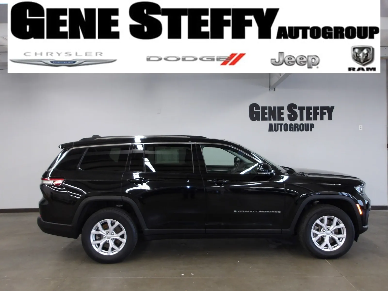 Black 2022 Jeep Grand Cherokee L Limited for sale in Fremont, NE