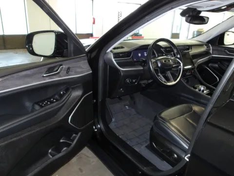 More photos of 2022 Jeep Grand Cherokee L Limited at Gene Steffy Chrysler Dodge Jeep RAM, NE