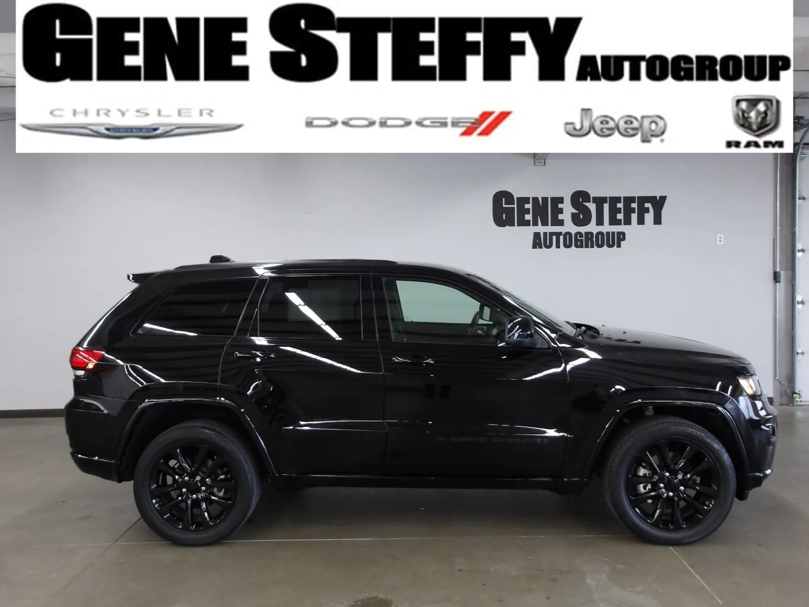 Black 2022 Jeep Grand Cherokee WK Laredo X for sale in Fremont, NE