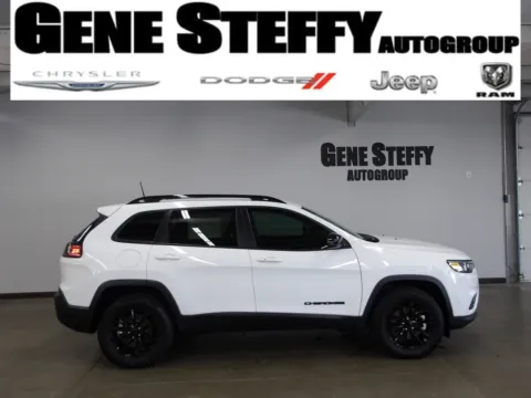 White 2023 Jeep Cherokee Altitude Lux for sale in Fremont, NE