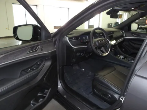 More photos of 2025 Jeep Grand Cherokee Limited at Gene Steffy Chrysler Dodge Jeep RAM, NE