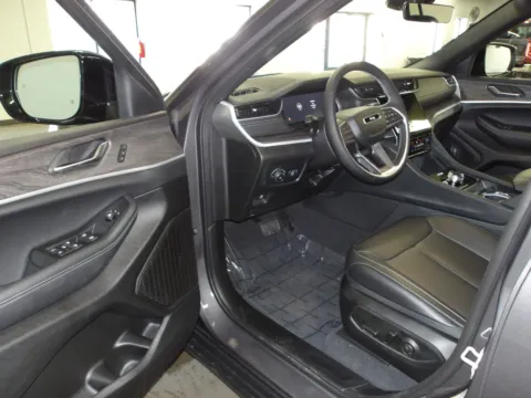 More photos of 2025 Jeep Grand Cherokee Limited at Gene Steffy Chrysler Dodge Jeep RAM, NE