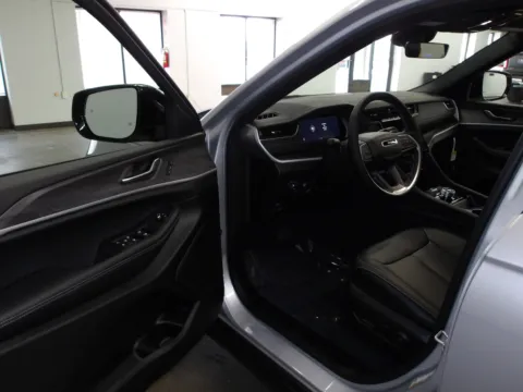 More photos of 2025 Jeep Grand Cherokee L Limited at Gene Steffy Chrysler Dodge Jeep RAM, NE