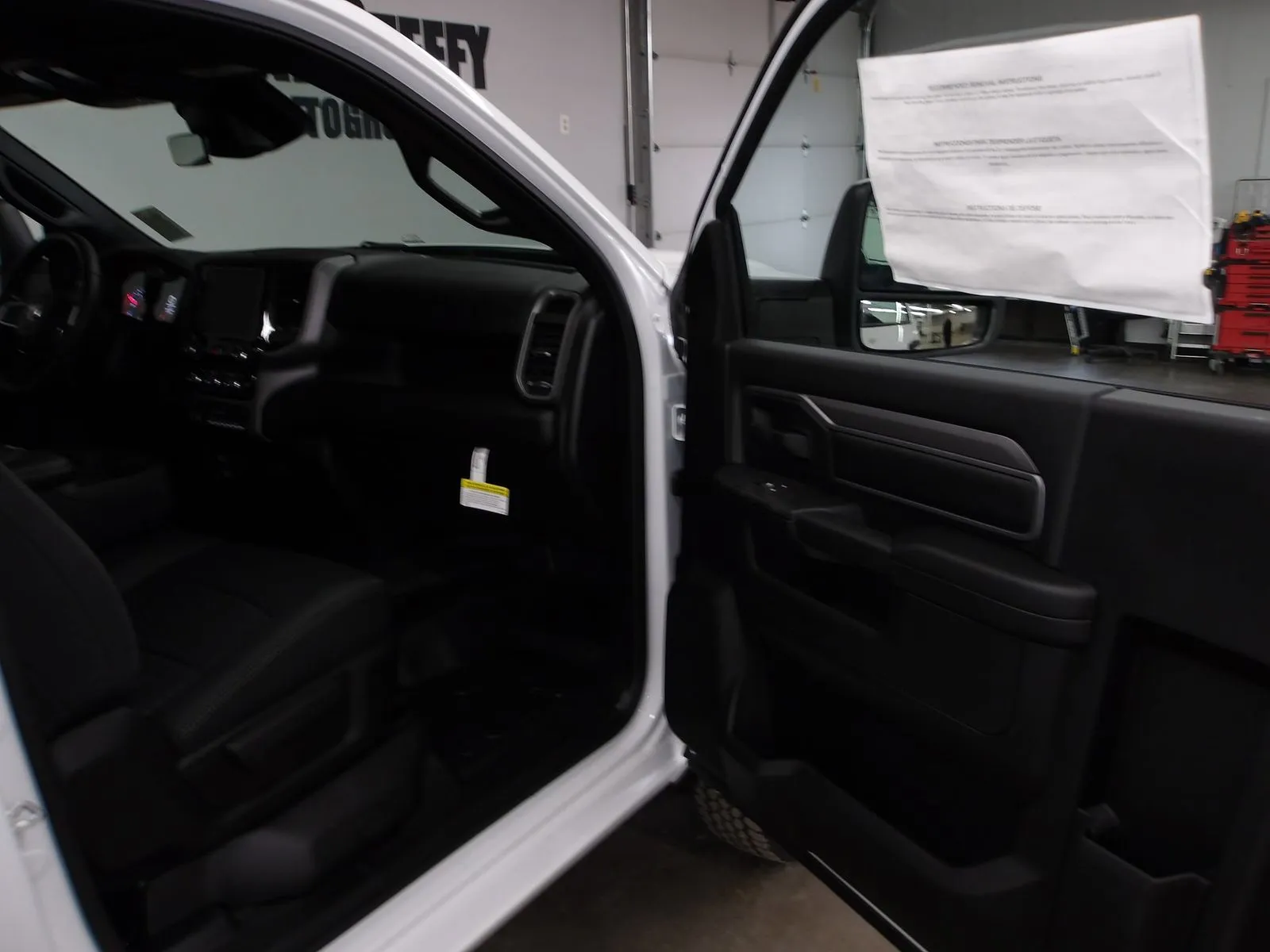 2026 RAM 3500 Chassis Tradesman - Photo 11