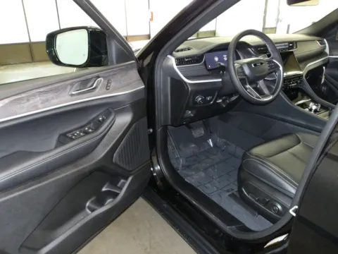 More photos of 2025 Jeep Grand Cherokee L Limited at Gene Steffy Chrysler Dodge Jeep RAM, NE