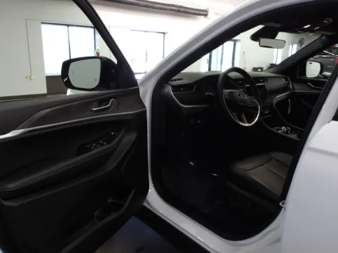 More photos of 2025 Jeep Grand Cherokee L Limited at Gene Steffy Chrysler Dodge Jeep RAM, NE