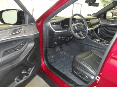 More photos of 2025 Jeep Grand Cherokee L Limited at Gene Steffy Chrysler Dodge Jeep RAM, NE