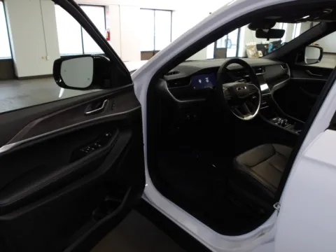 More photos of 2025 Jeep Grand Cherokee Limited at Gene Steffy Chrysler Dodge Jeep RAM, NE