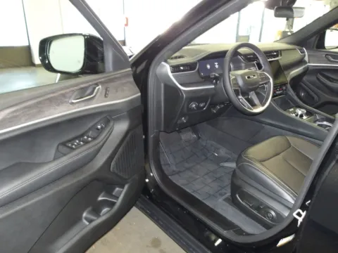 More photos of 2025 Jeep Grand Cherokee Limited at Gene Steffy Chrysler Dodge Jeep RAM, NE