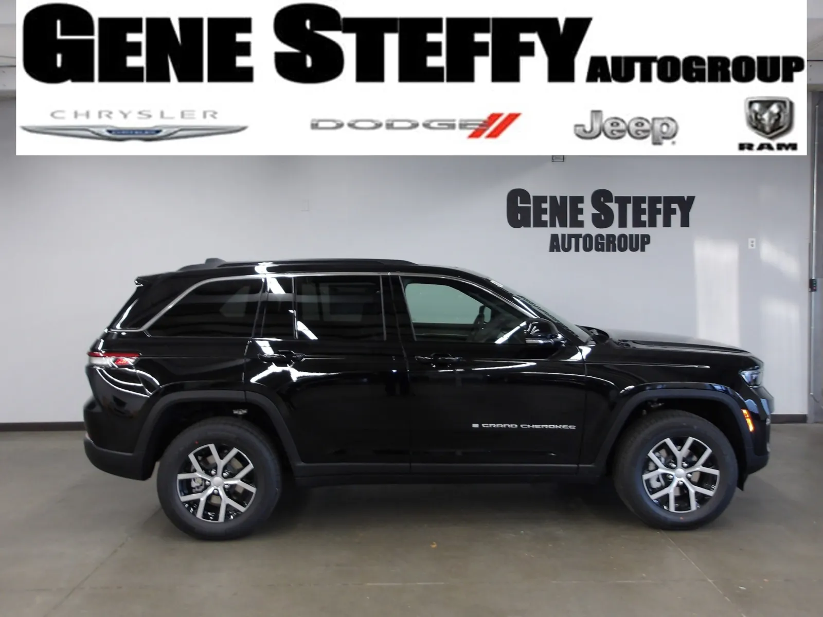 Black 2025 Jeep Grand Cherokee Limited for sale in Fremont, NE