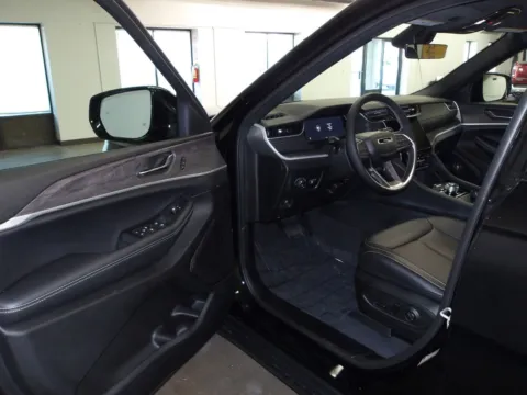 More photos of 2025 Jeep Grand Cherokee Limited at Gene Steffy Chrysler Dodge Jeep RAM, NE