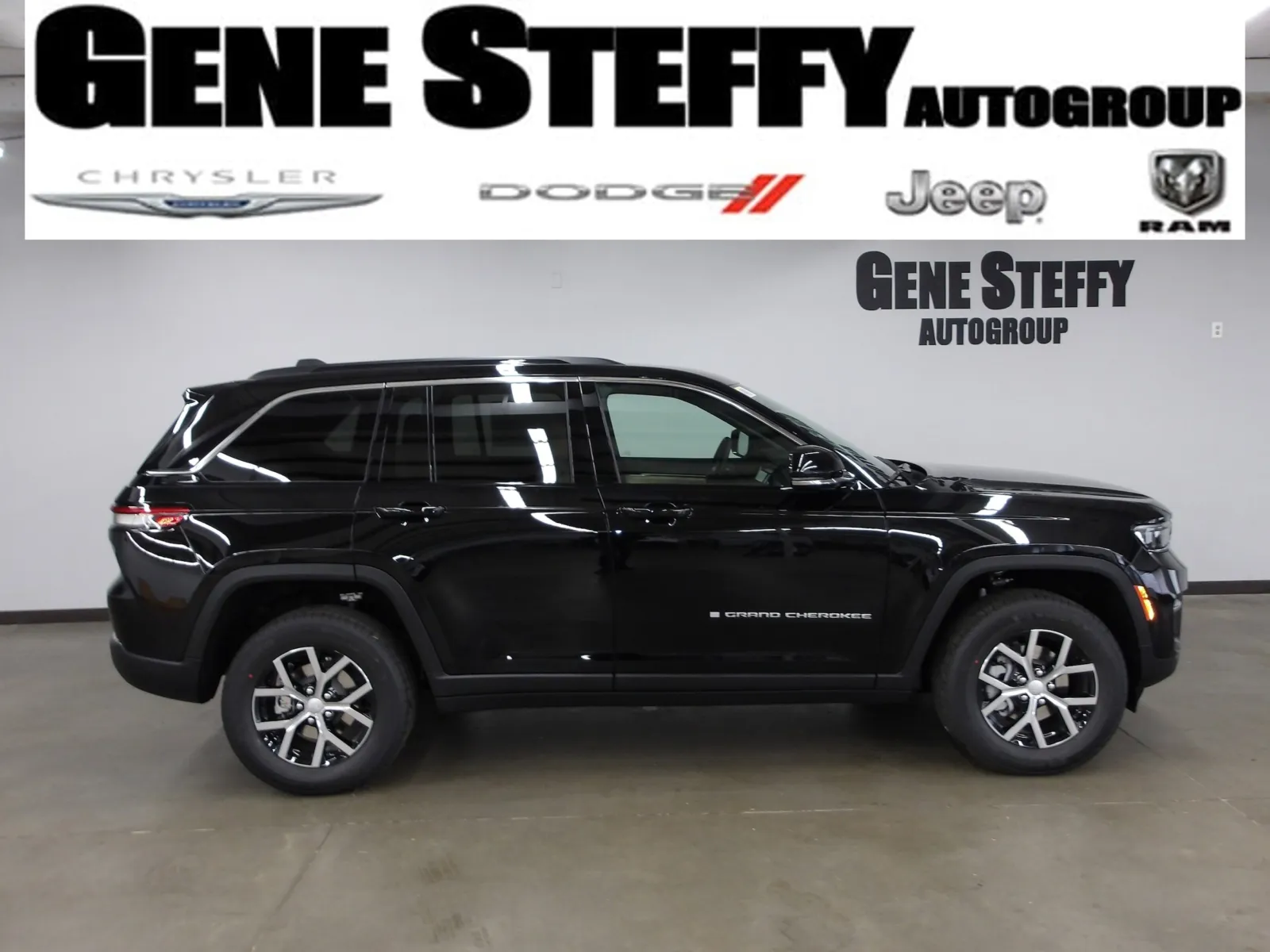 Black 2025 Jeep Grand Cherokee Limited for sale in Fremont, NE
