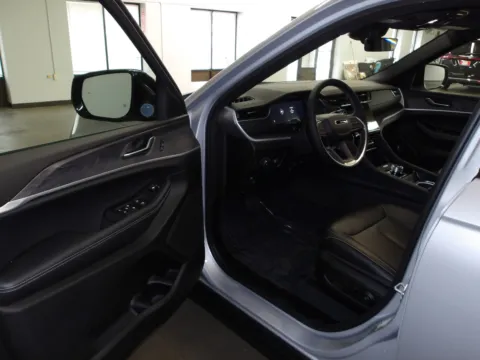 More photos of 2025 Jeep Grand Cherokee Limited at Gene Steffy Chrysler Dodge Jeep RAM, NE
