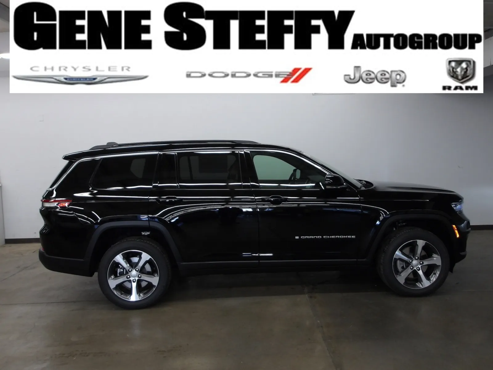 Black 2025 Jeep Grand Cherokee L Limited for sale in Fremont, NE