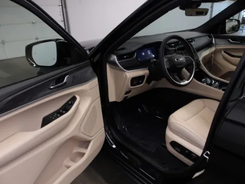 More photos of 2025 Jeep Grand Cherokee L Limited at Gene Steffy Chrysler Dodge Jeep RAM, NE