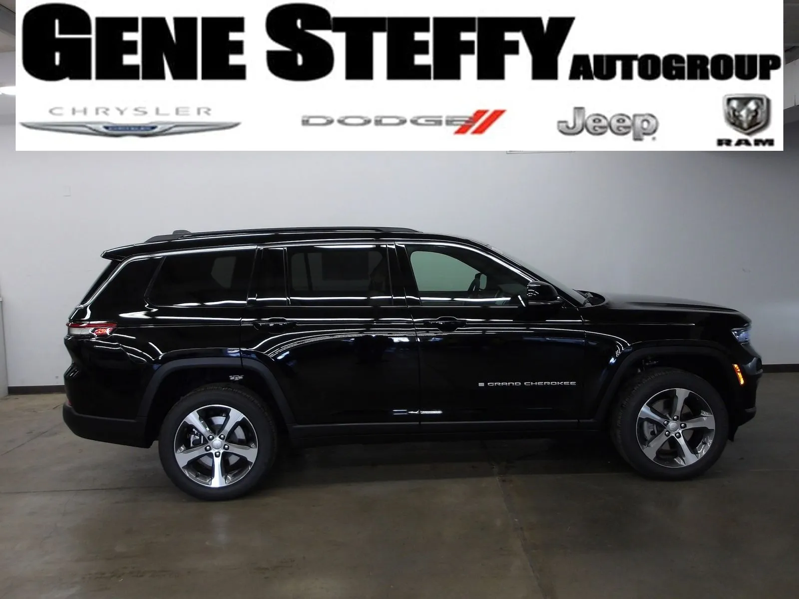 Black 2025 Jeep Grand Cherokee L Limited for sale in Fremont, NE