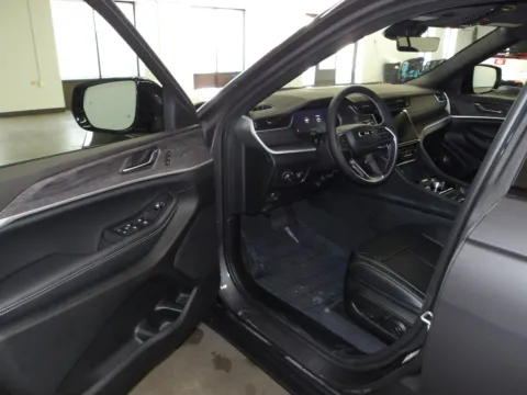 More photos of 2025 Jeep Grand Cherokee Limited at Gene Steffy Chrysler Dodge Jeep RAM, NE