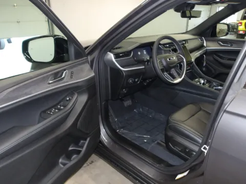 More photos of 2025 Jeep Grand Cherokee L Limited at Gene Steffy Chrysler Dodge Jeep RAM, NE