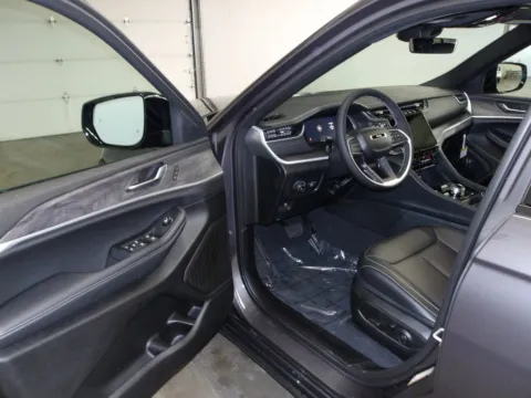 More photos of 2025 Jeep Grand Cherokee L Limited at Gene Steffy Chrysler Dodge Jeep RAM, NE