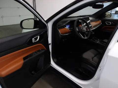 More photos of 2024 Jeep Compass Limited at Gene Steffy Chrysler Dodge Jeep RAM, NE