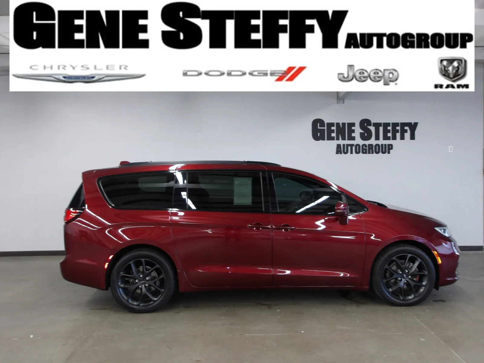 2021 Chrysler Pacifica Touring's photo