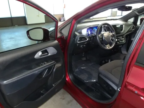 More photos of 2021 Chrysler Pacifica Touring at Gene Steffy Chrysler Dodge Jeep RAM, NE