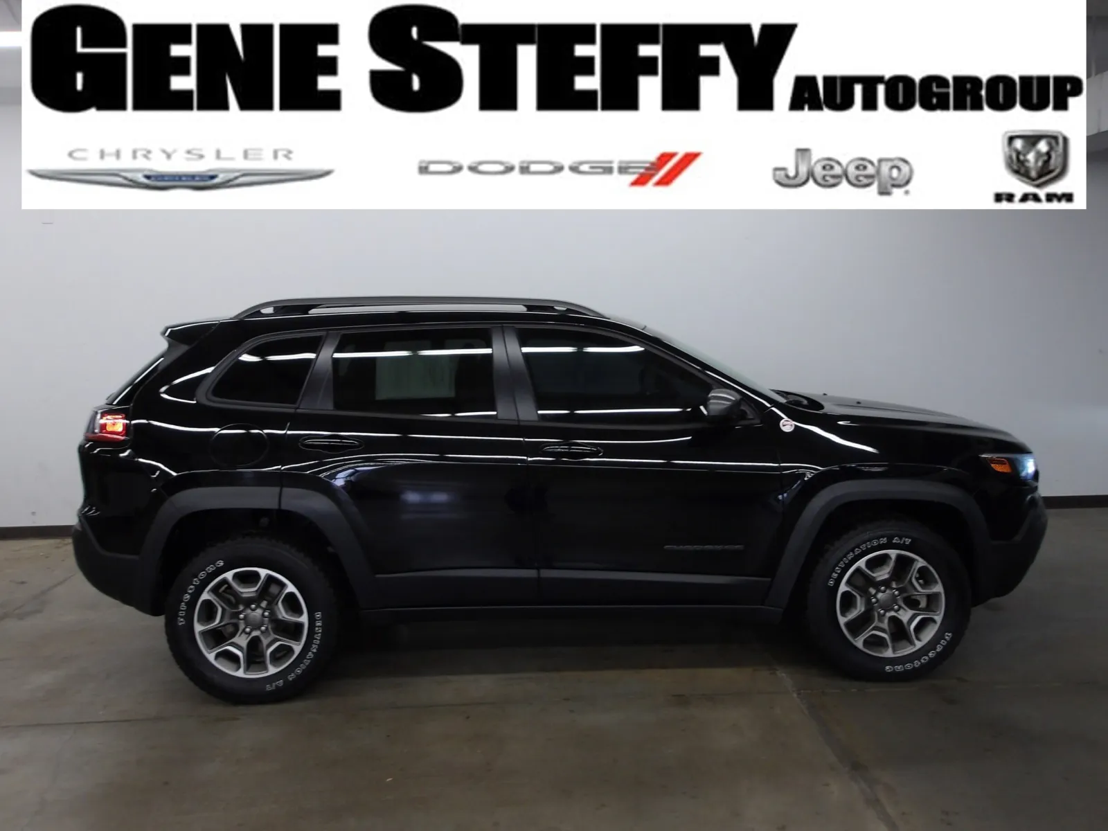 Black 2021 Jeep Cherokee Trailhawk for sale in Fremont, NE