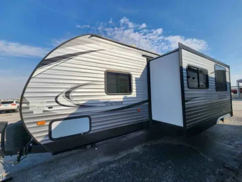 More photos of 2017 Coachmen Catalina SBX  291QBS at Colman's Country Campers, IL