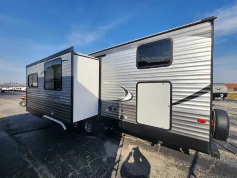 More photos of 2017 Coachmen Catalina SBX  291QBS at Colman's Country Campers, IL