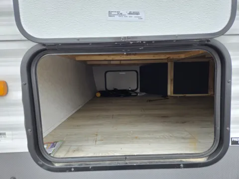 More photos of 2025 Prime Time RV Avenger   28QBSLE at Colman's Country Campers, IL