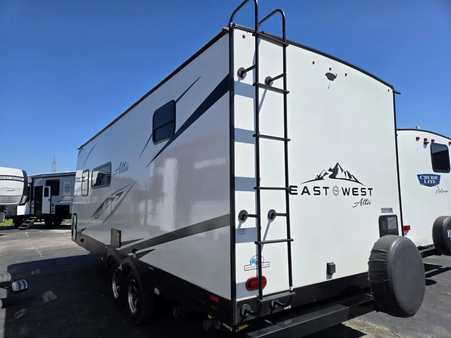 More photos of 2022 East to West Alta   2100MBH at Colman's Country Campers, IL