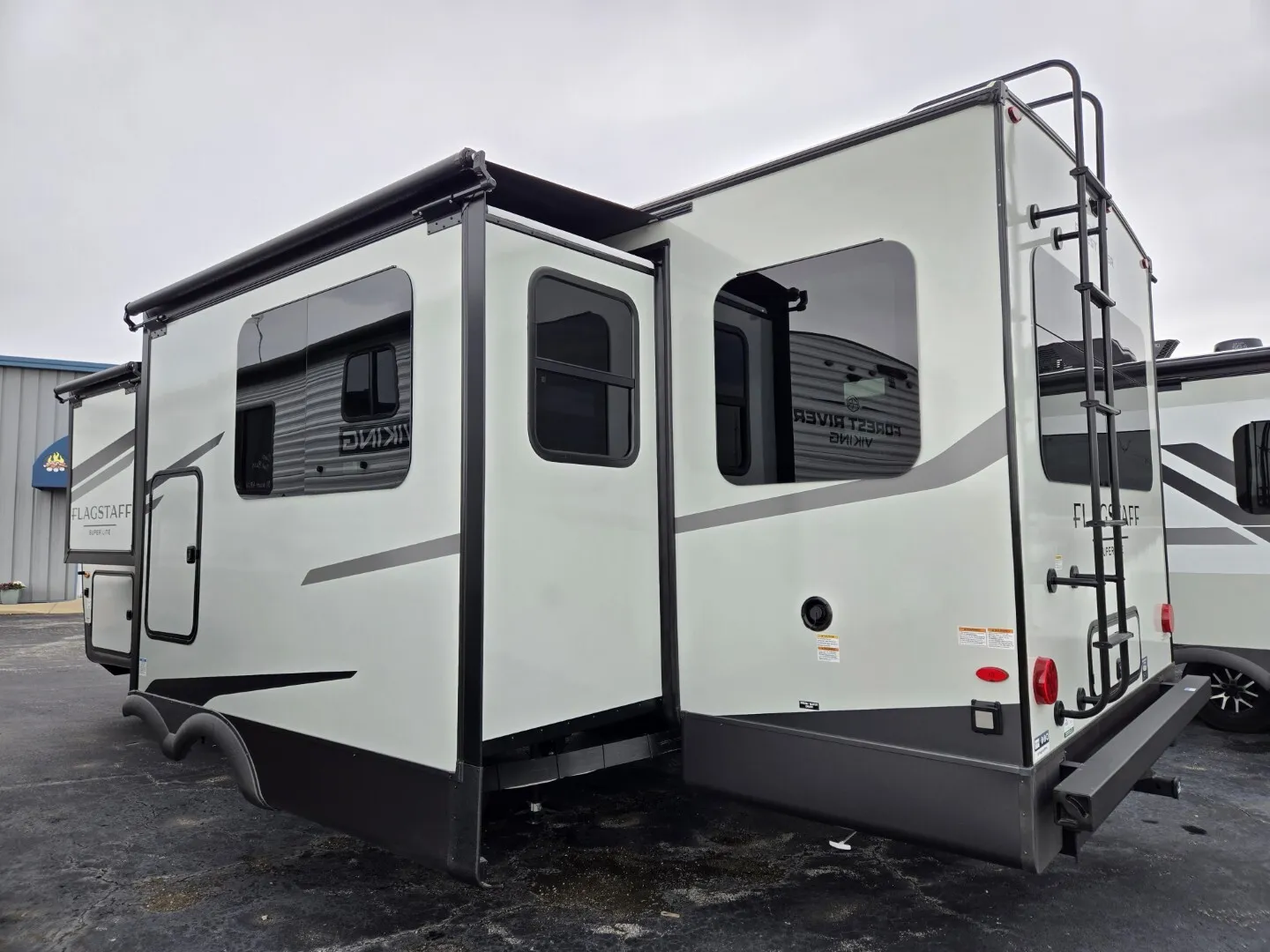 More photos of 2026 Forest River Flagstaff Super Lite 26SRD at Colman's Country Campers, IL