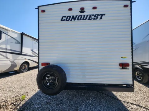 More photos of 2022 Gulf Stream Coach Conquest   26BHG at Colman's Country Campers, IL