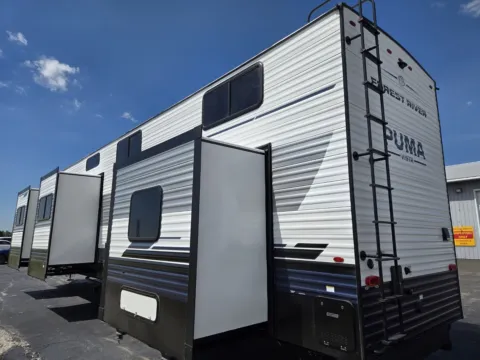 More photos of 2027 Forest River Puma Vista 403LFT at Colman's Country Campers, IL