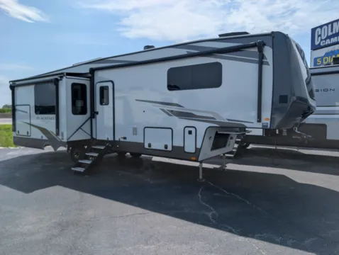 2027 Forest River Flagstaff Classic F372RL for sale in Hartford, IL