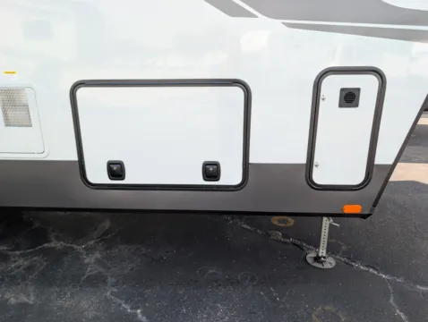 More photos of 2027 Forest River Flagstaff Classic F372RL at Colman's Country Campers, IL