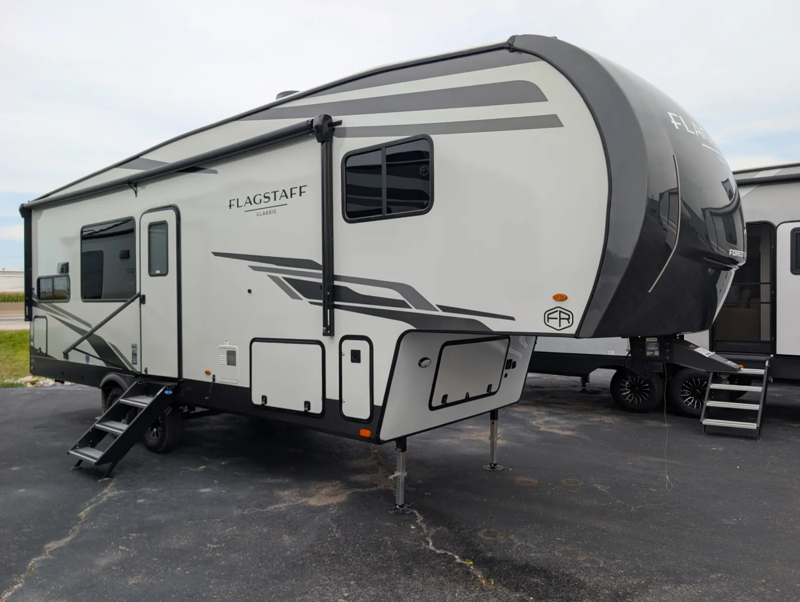 2027 Forest River Flagstaff Super Lite 301CRK for sale in Hartford, IL