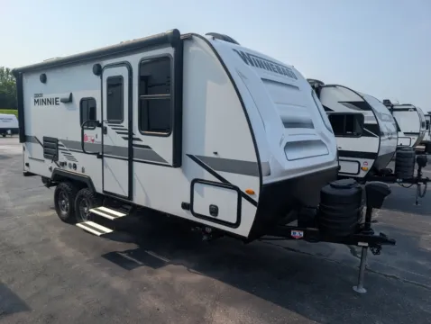 2022 Winnebago Winnebago Micro Minnie 2108FBS for sale in Hartford, IL