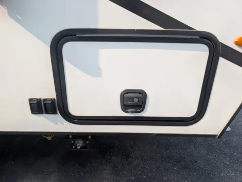 More photos of 2022 Winnebago Winnebago Micro Minnie 2108FBS at Colman's Country Campers, IL