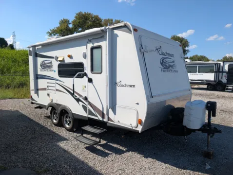 2014 Coachmen Freedom Express 19SQX for sale in Hartford, IL