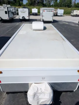 More photos of 2008 Fleetwood Avalon at Colman's Country Campers, IL