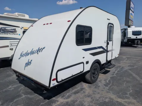 More photos of 2022 Braxton Creek 17 BH Bushwacker Plus at Colman's Country Campers, IL