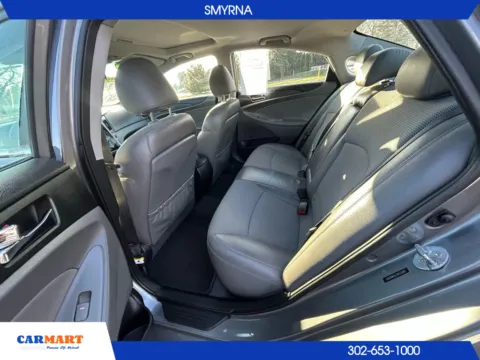 More photos of 2013 Hyundai Sonata SE Sedan 4D at CARMART - Smyrna, DE