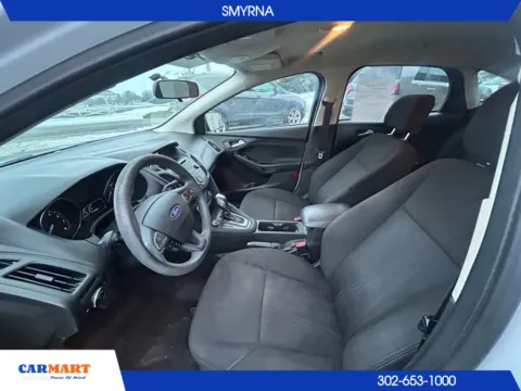 More photos of 2016 Ford Focus SE Sedan 4D at CARMART - Smyrna, DE