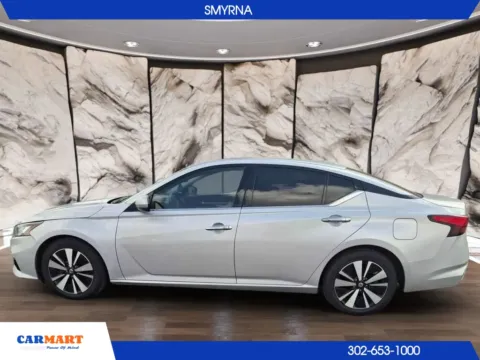 Photos of 2019 Nissan Altima 2.5 SR Sedan 4D for sale in Smyrna, DE at CARMART - Smyrna