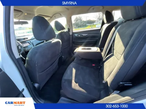 More photos of 2016 Nissan Rogue SV Sport Utility 4D at CARMART - Smyrna, DE