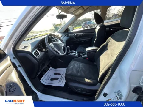 More photos of 2016 Nissan Rogue SV Sport Utility 4D at CARMART - Smyrna, DE